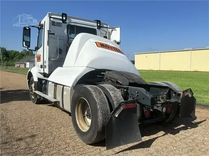 2019 VOLVO VNR42T300