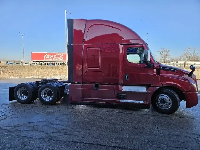2022 FREIGHTLINER Cascadia 126