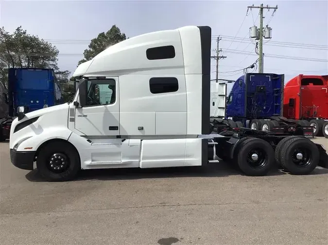 2019 VOLVO VNL760