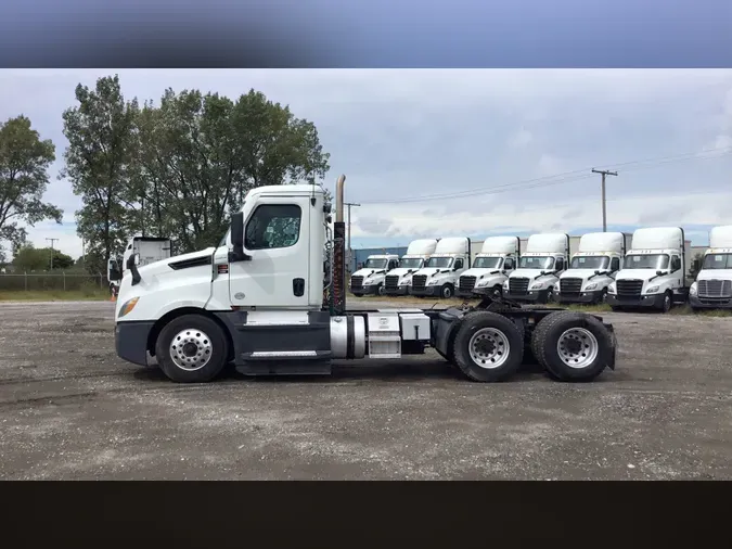 2021 Freightliner Cascadia 126