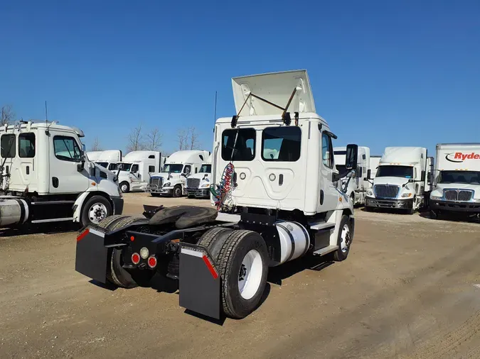 2018 FREIGHTLINER/MERCEDES CASCADIA 125