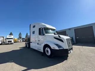 2019 VOLVO VNL64760