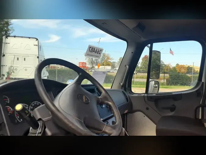 2020 FREIGHTLINER/MERCEDES M2 106