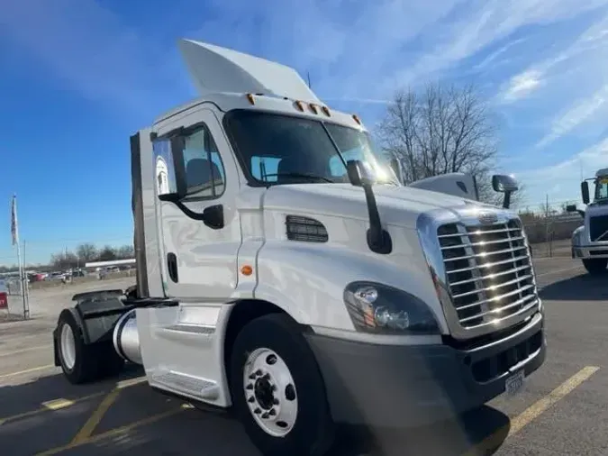 2017 FREIGHTLINER/MERCEDES CASCADIA 113