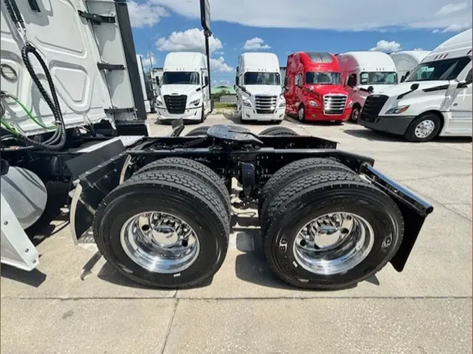 2021 Freightliner Cascadia 126