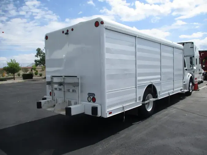 2015 FREIGHTLINER M2 106