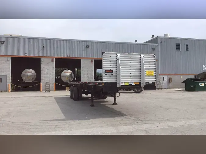 2016 UTILITY 32 FT14ee91f24f6332287b6381092e7d52d1