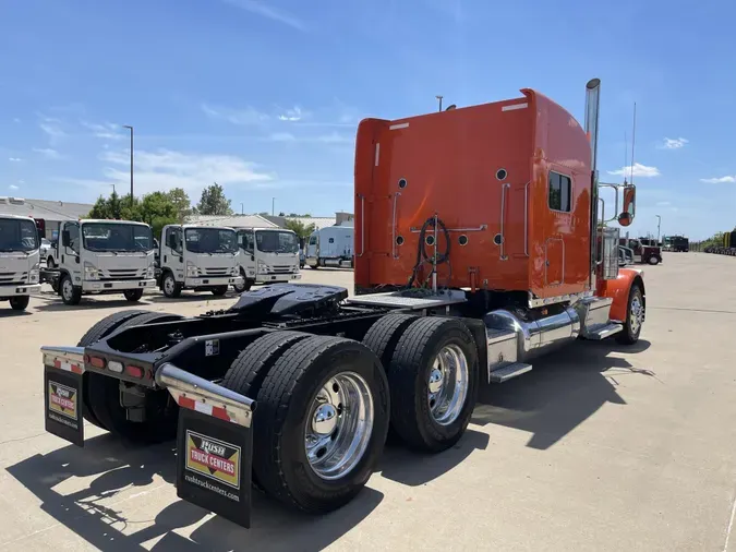 2022 Peterbilt 389