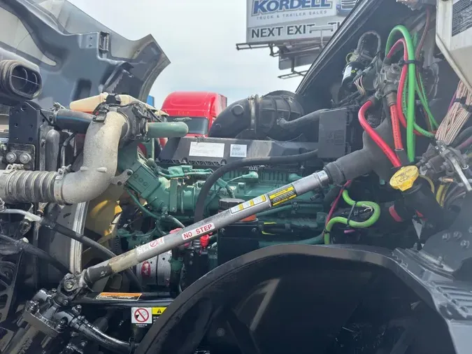 2023 VOLVO VNL64T76014f1e0c59e73e0ce5fb6b7b5a5b5e342