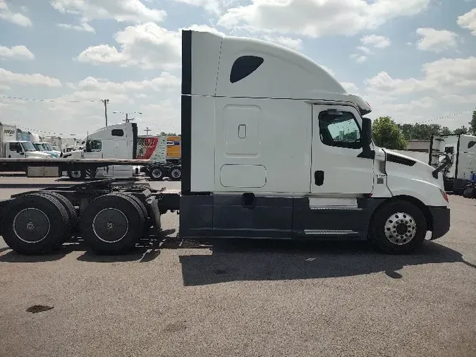 2018 Freightliner T12664ST