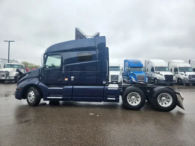 2022 VOLVO VNL64T740