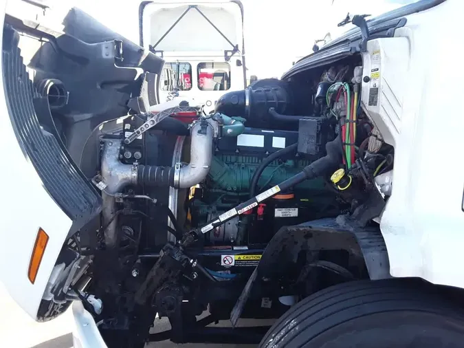 2020 VOLVO VNR64T-640