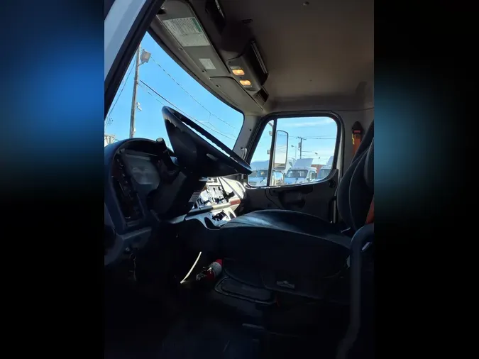 2020 FREIGHTLINER/MERCEDES M2 106