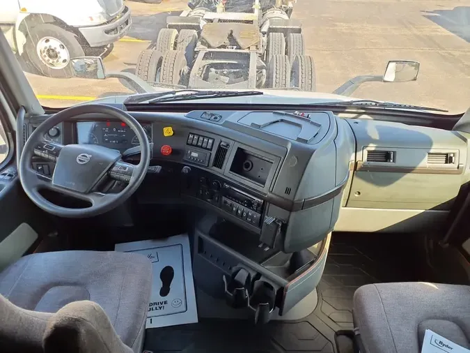 2020 VOLVO VNR64T-640