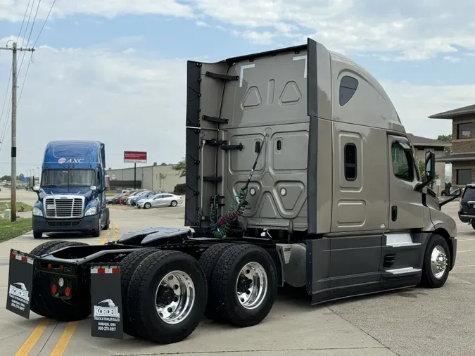 2022 FREIGHTLINER Cascadia 126