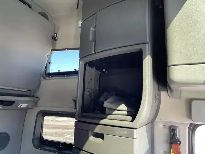 2020 VOLVO VNL64T860