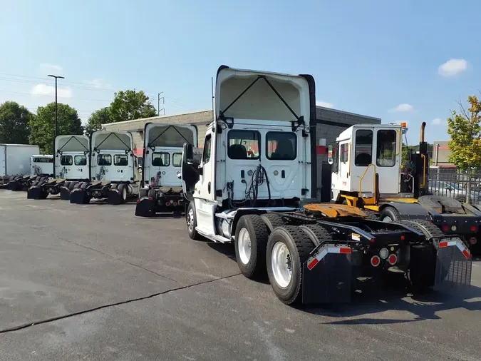 2019 FREIGHTLINER CASCADIA 125