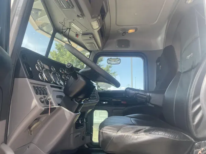 2020 Peterbilt 389