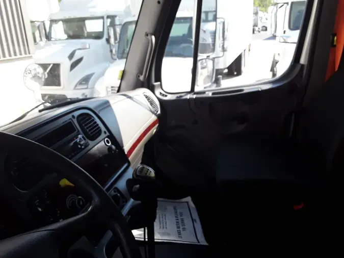 2018 FREIGHTLINER M2 106