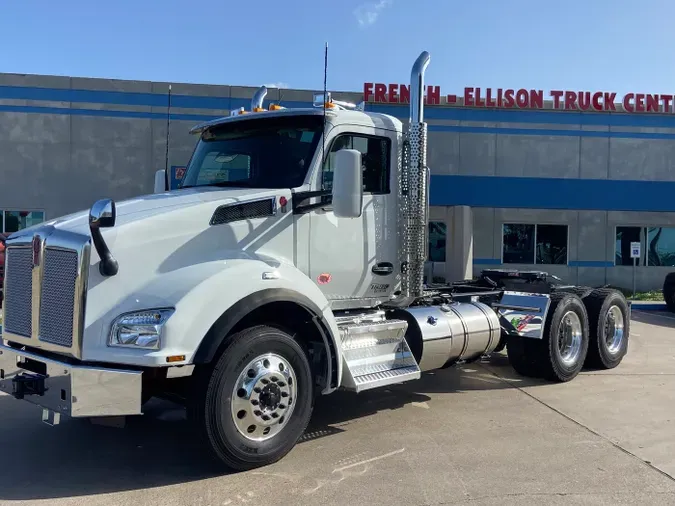 2026 Kenworth T880