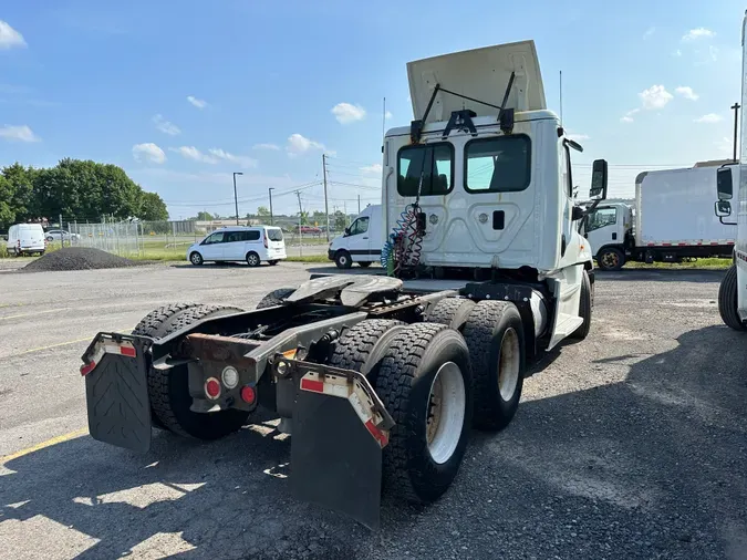 2016 FREIGHTLINER/MERCEDES CASCADIA 125