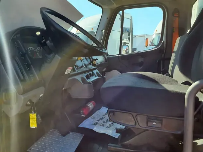 2018 FREIGHTLINER/MERCEDES M2 106