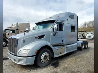 2013 PETERBILT 587