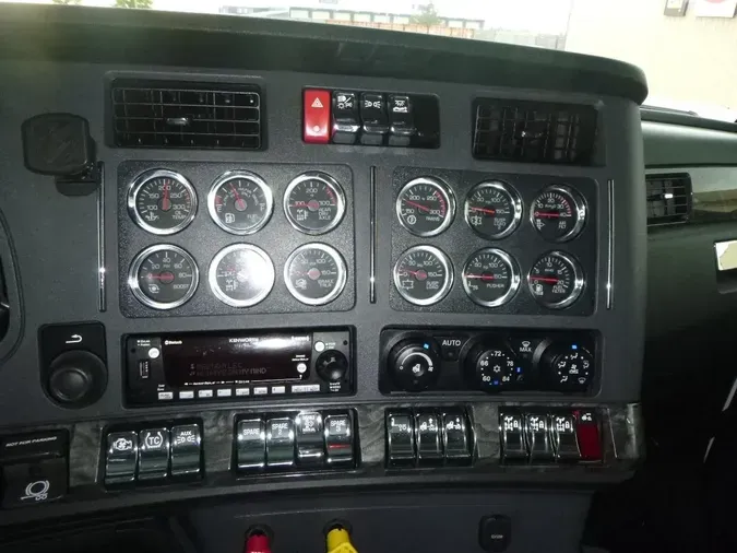 2021 Kenworth W990