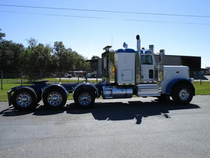 2022 Peterbilt 389