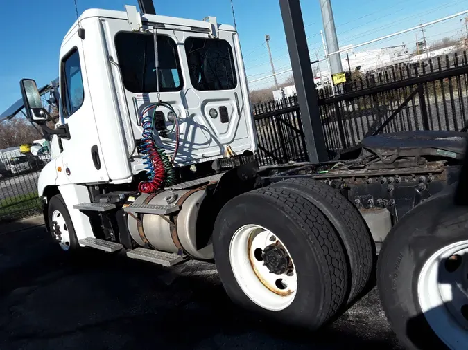 2017 FREIGHTLINER/MERCEDES CASCADIA 125