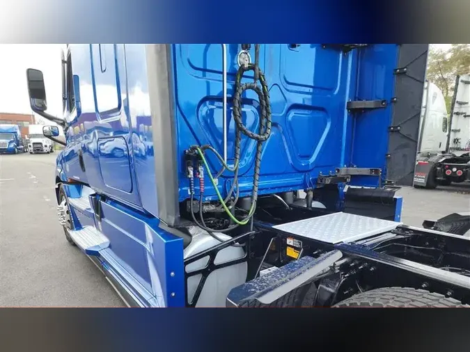 2021 FREIGHTLINER CA126