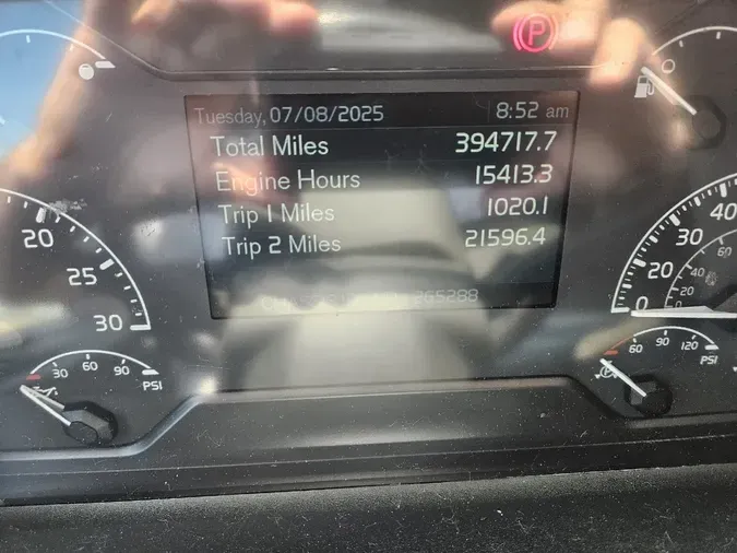 2021 VOLVO VNL64T760