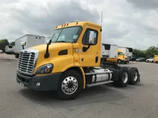 2017 FREIGHTLINER X11364ST