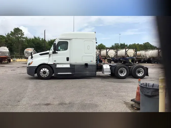 2021 Freightliner Cascadia 126