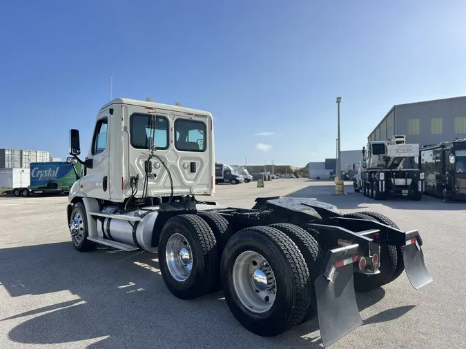 2015 FREIGHTLINER CASCADIA 113