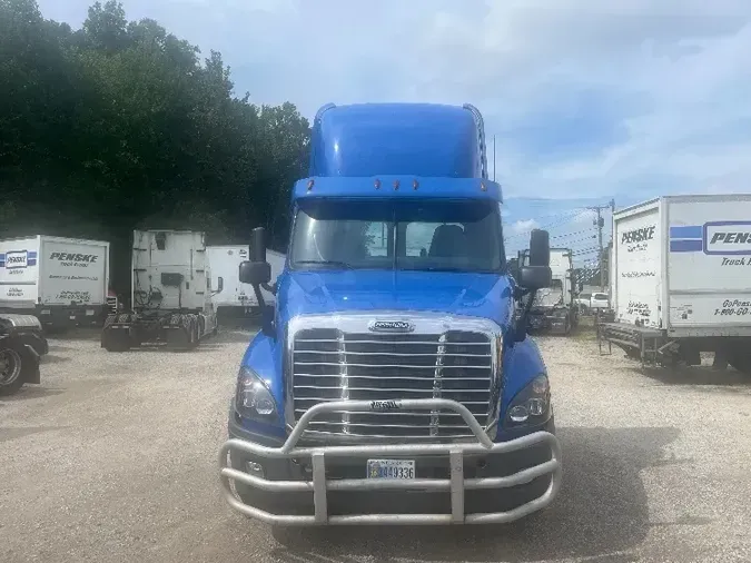 2017 Freightliner X12564ST