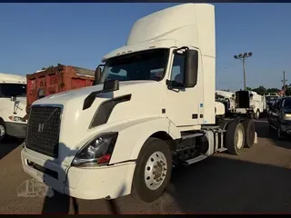2017 VOLVO VNL64T300