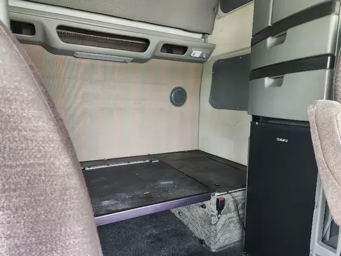 2023 VOLVO VNL64T860