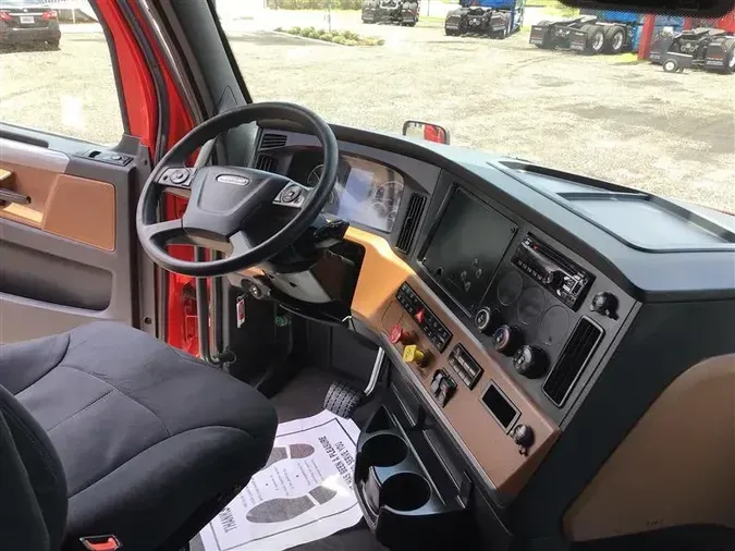 2020 FREIGHTLINER CASCADIA