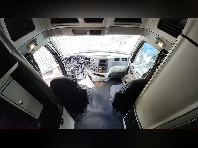 2021 PETERBILT 579