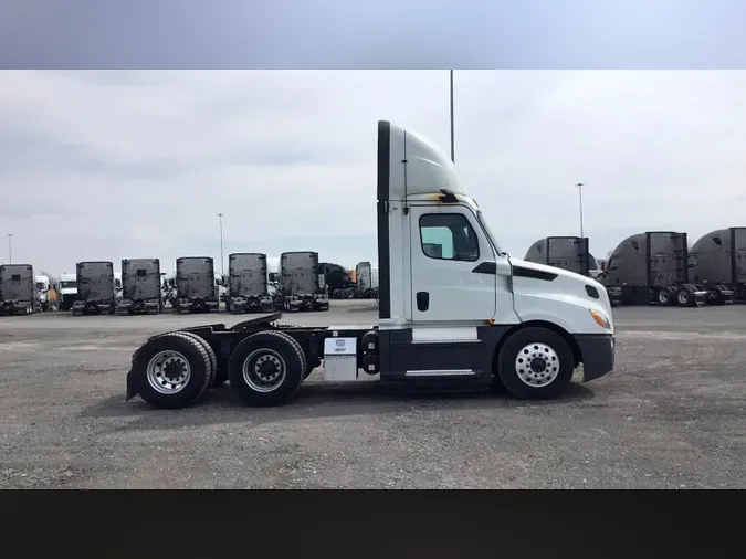 2020 Freightliner Cascadia 126