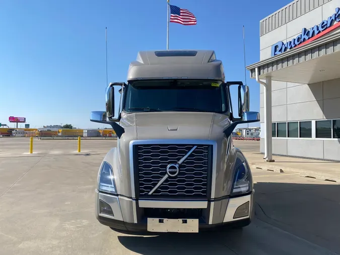 2025 VOLVO VNL64T860