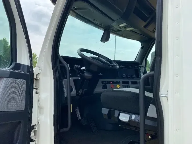 2018 Freightliner T12664ST