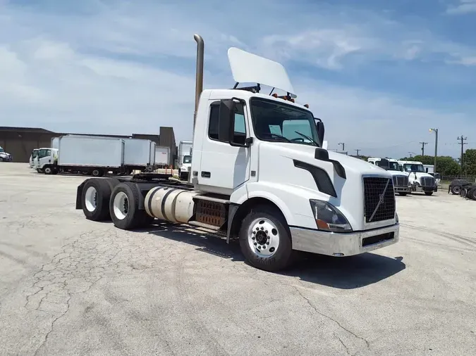 2015 VOLVO VNL64T