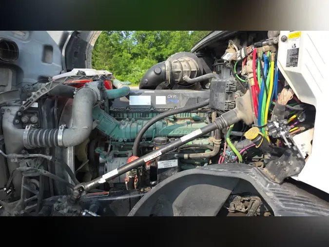2019 Volvo VNL300