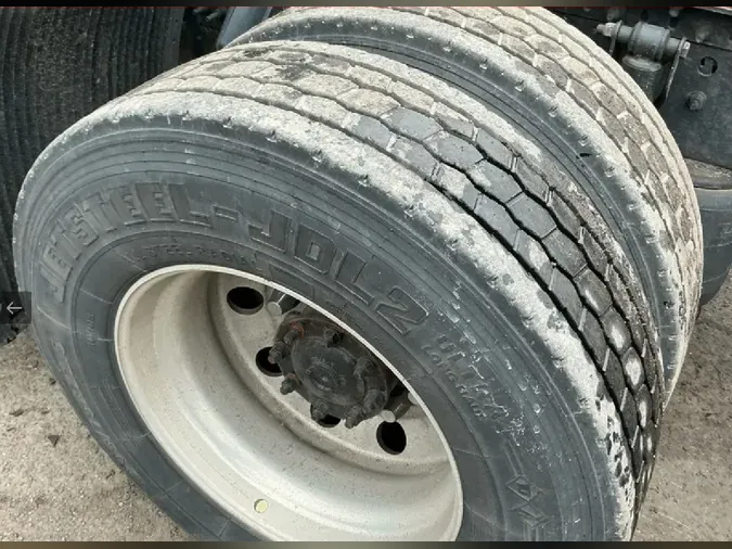 2021 VOLVO VNL64T760