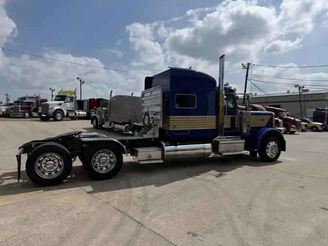 2022 Peterbilt 389