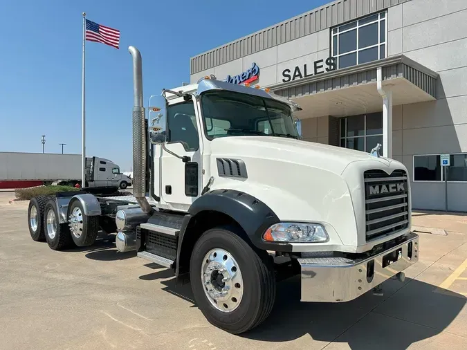 2020 MACK GR64BT