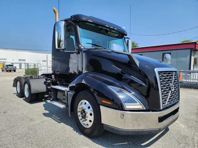 2019 VOLVO VNL64T-300