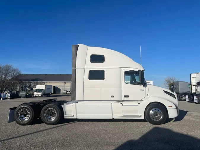 2022 VOLVO VNL64T860